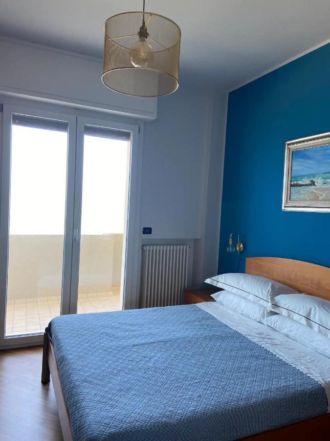 Apartamento Tramonto In Baia Pésaro Exterior foto