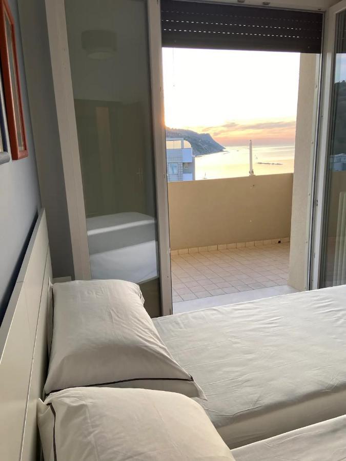 Apartamento Tramonto In Baia Pésaro Exterior foto