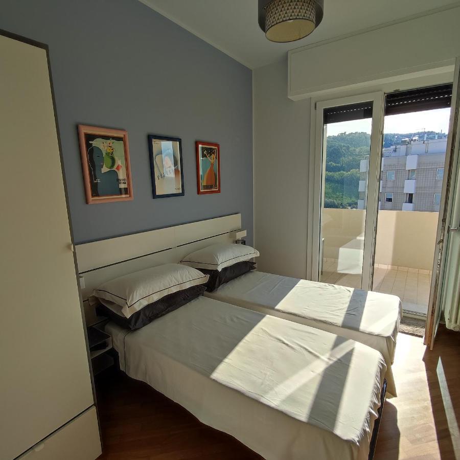 Apartamento Tramonto In Baia Pésaro Exterior foto