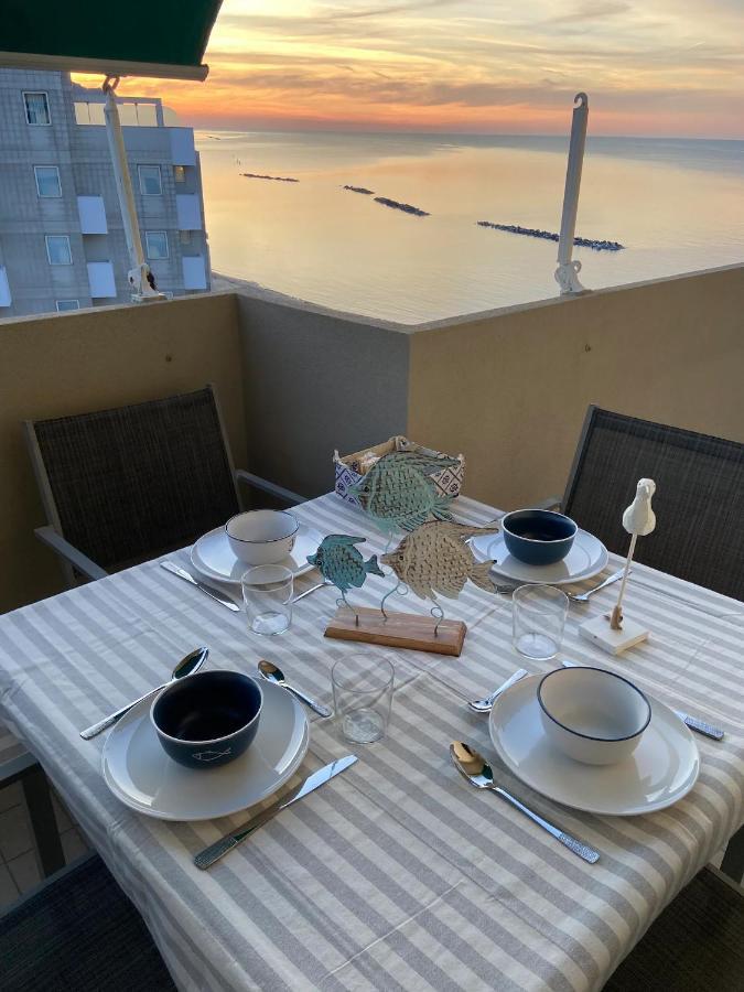 Apartamento Tramonto In Baia Pésaro Exterior foto