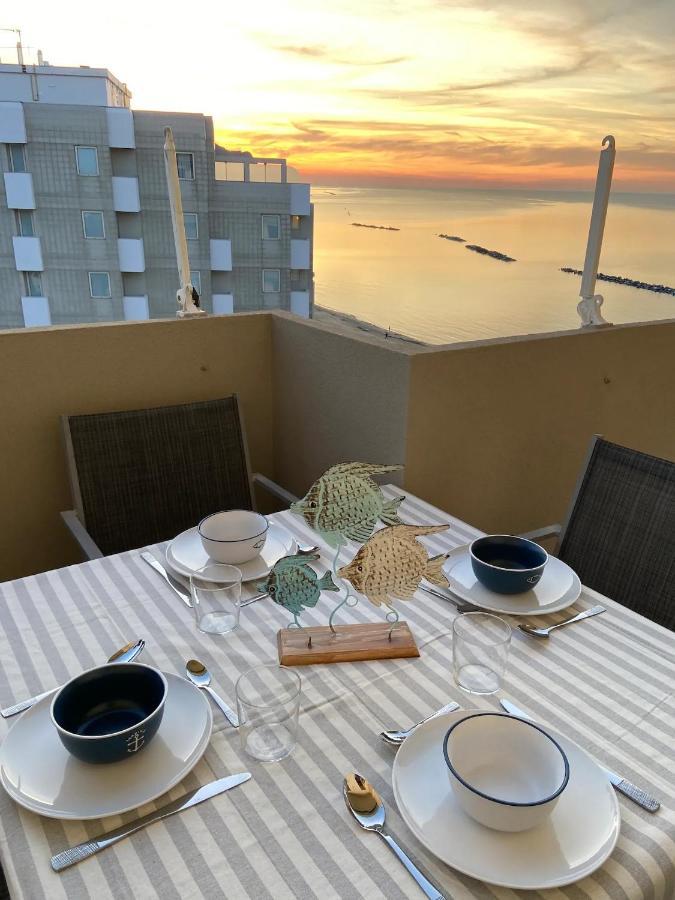Apartamento Tramonto In Baia Pésaro Exterior foto