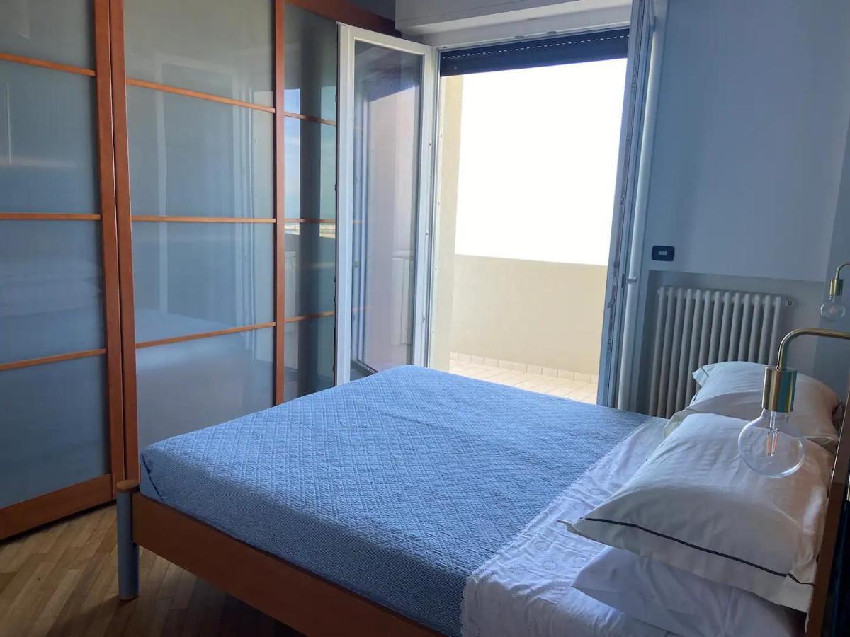 Apartamento Tramonto In Baia Pésaro Exterior foto