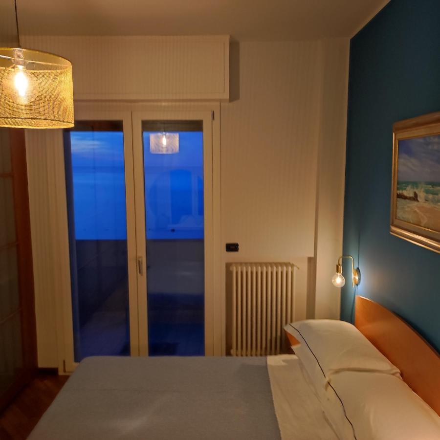 Apartamento Tramonto In Baia Pésaro Exterior foto