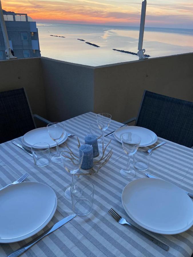 Apartamento Tramonto In Baia Pésaro Exterior foto