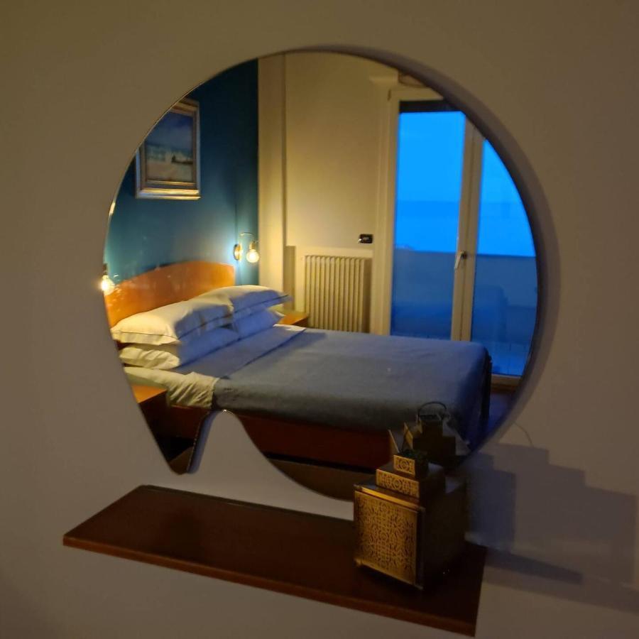 Apartamento Tramonto In Baia Pésaro Exterior foto