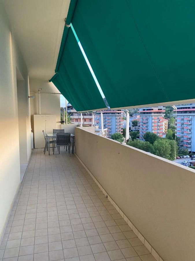 Apartamento Tramonto In Baia Pésaro Exterior foto