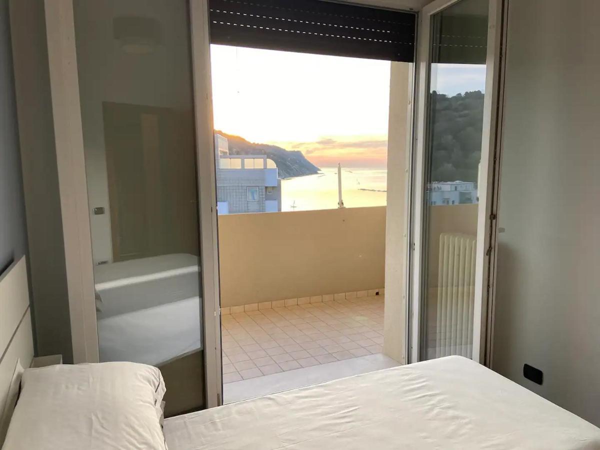 Apartamento Tramonto In Baia Pésaro Exterior foto