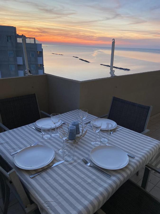 Apartamento Tramonto In Baia Pésaro Exterior foto