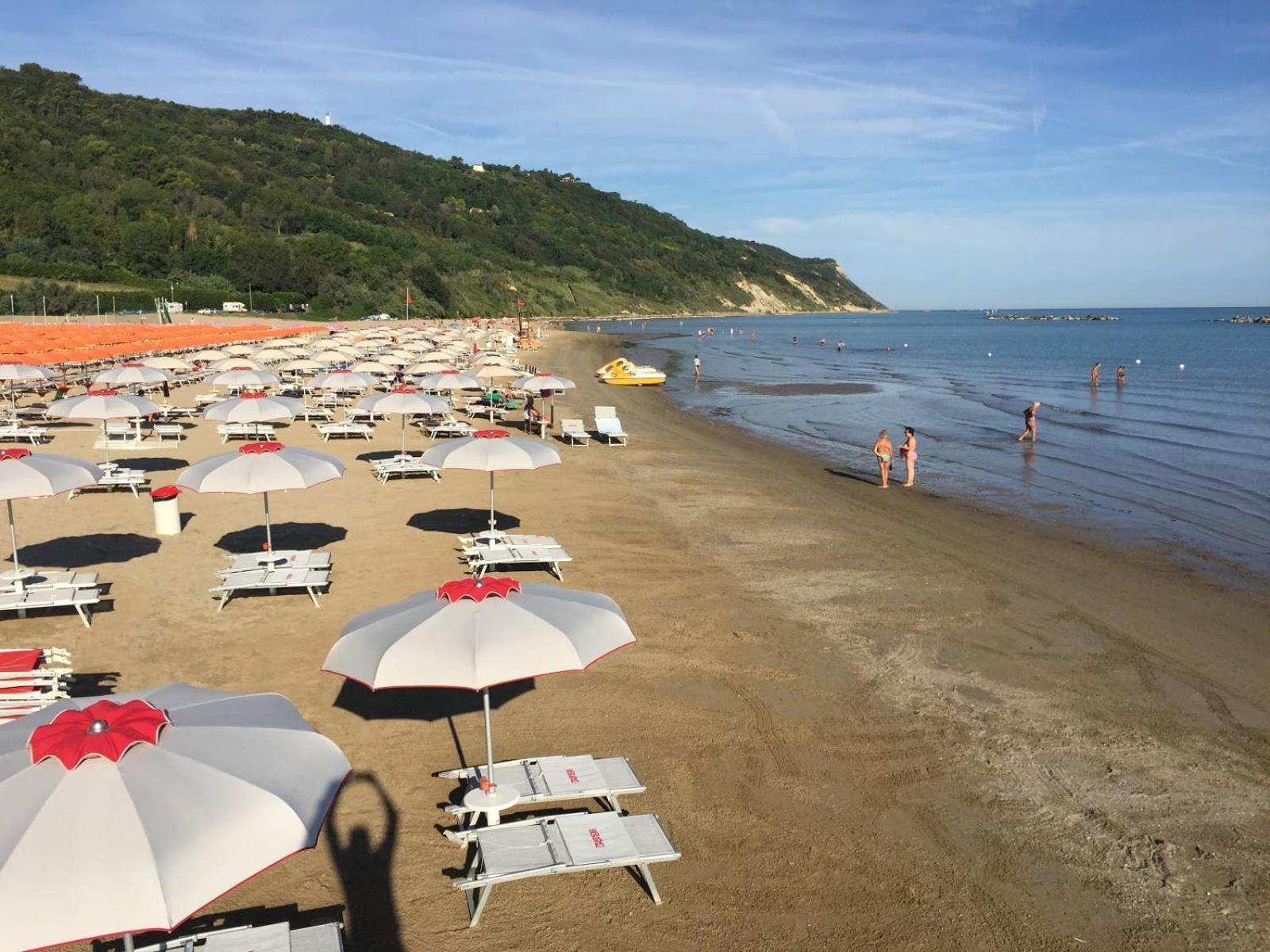 Apartamento Tramonto In Baia Pésaro Exterior foto